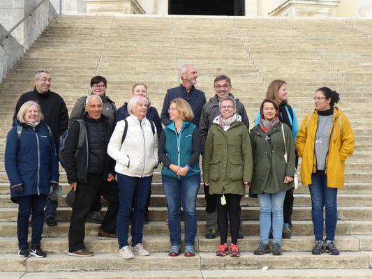 Lehrer vor Befreiungshalle